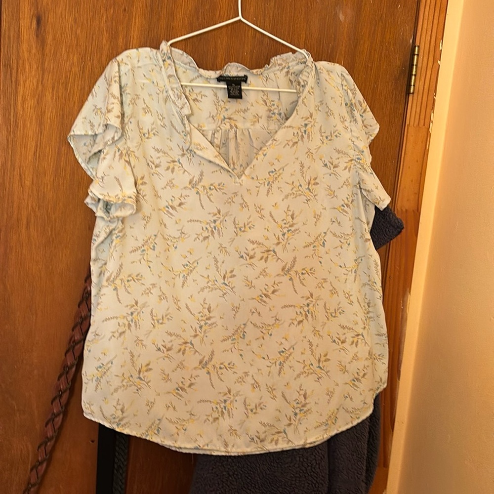 Blue floral top